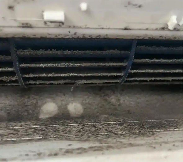 路北空调吹的风有股烧焦味是怎么回事